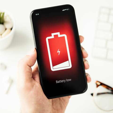 5 Reasons why your phone's battery drains fast