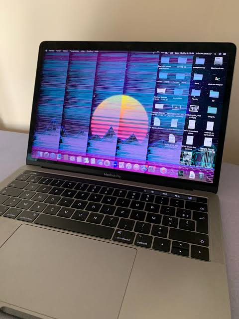 MacBook pro 17 flexgate issues